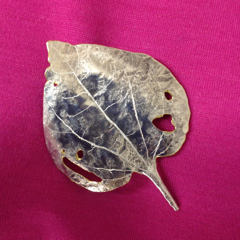Flying Dog Kawakawa Leaf Brooch